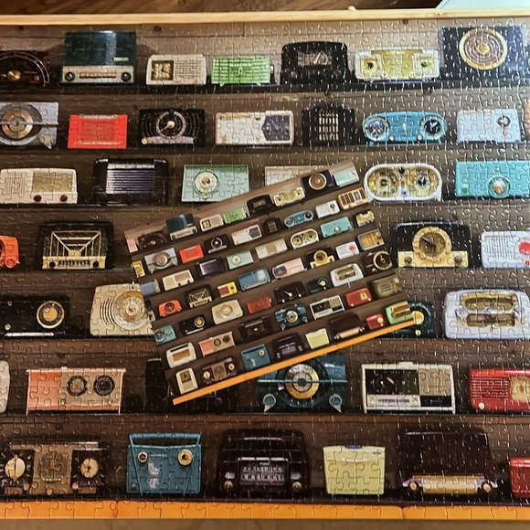 🧩 1000 piece Galison “Chihuly Vintage Radios”. Great quality. Poster. Complete. - Picture 3 of 16